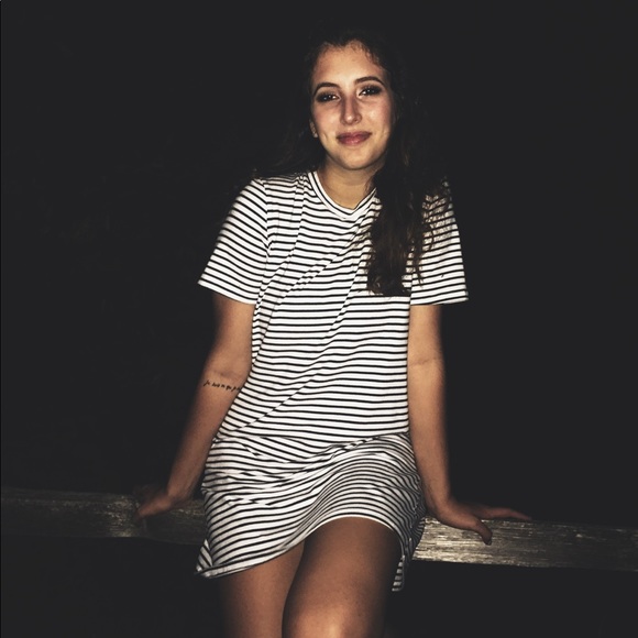 Meet your Posher, Caroline - Picture 1 of 1